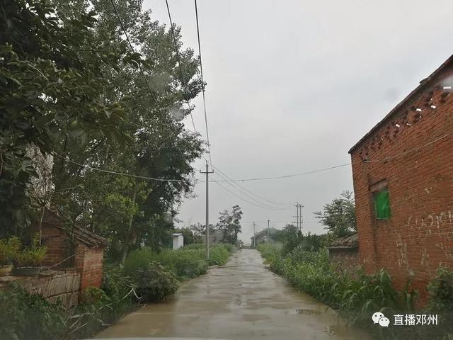 邓州市裴营乡前郑村驻村第一书记张克彦做村民脱贫致富的贴心人