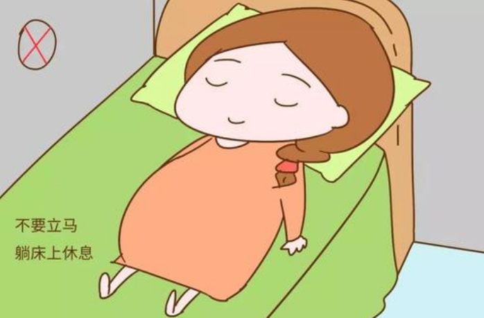 饭后躺床上
