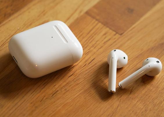 【外观&佩戴】2,苹果airpods 2代蓝牙耳机充电方面,jeet air plus也