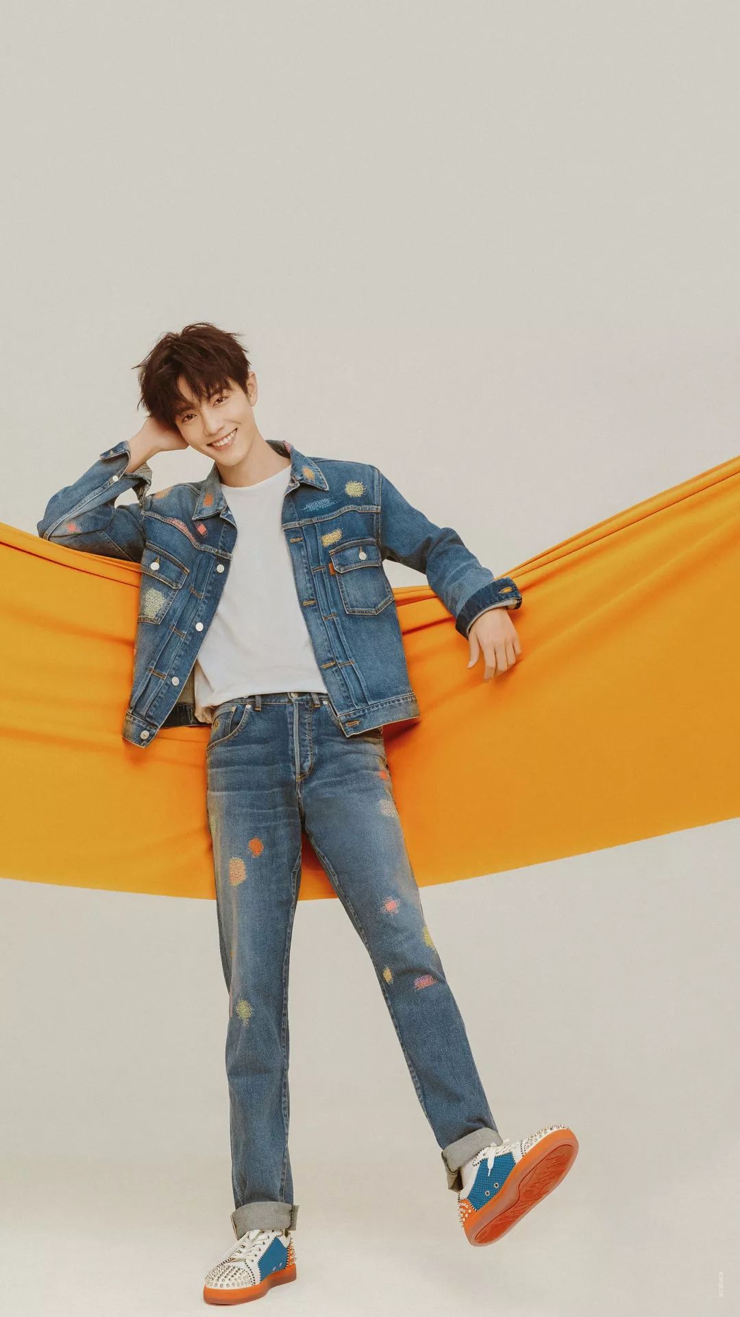 这张图也是典型的框架构图,平时我们拍照时可以利用窗户,拱门来拍摄