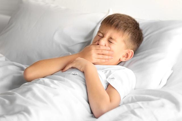                     原创            孩子总是莫名咳嗽不止？别总想着吃药，不妨试试这些小技巧