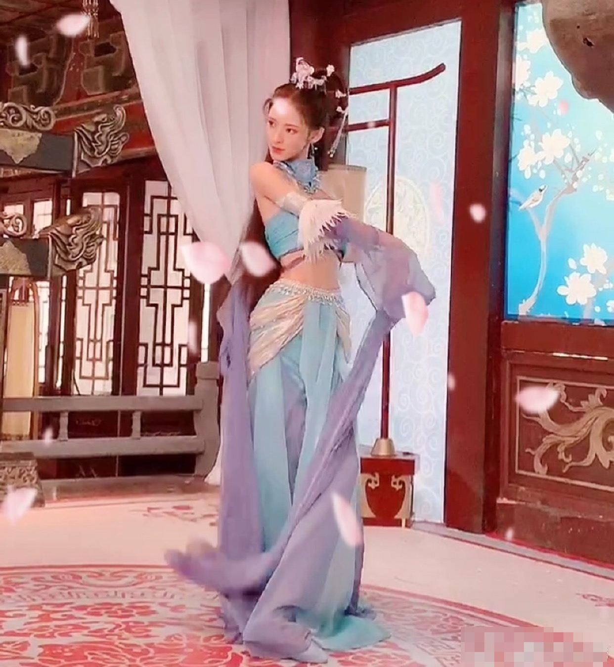 张予曦新剧造型太美,神似《秦时明月》之中倾国倾城的雪女