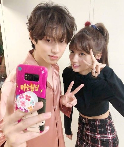 Sm家族演唱会结束 Exo一副八卦姐妹的样子 可能在吃金希澈的瓜 Momo