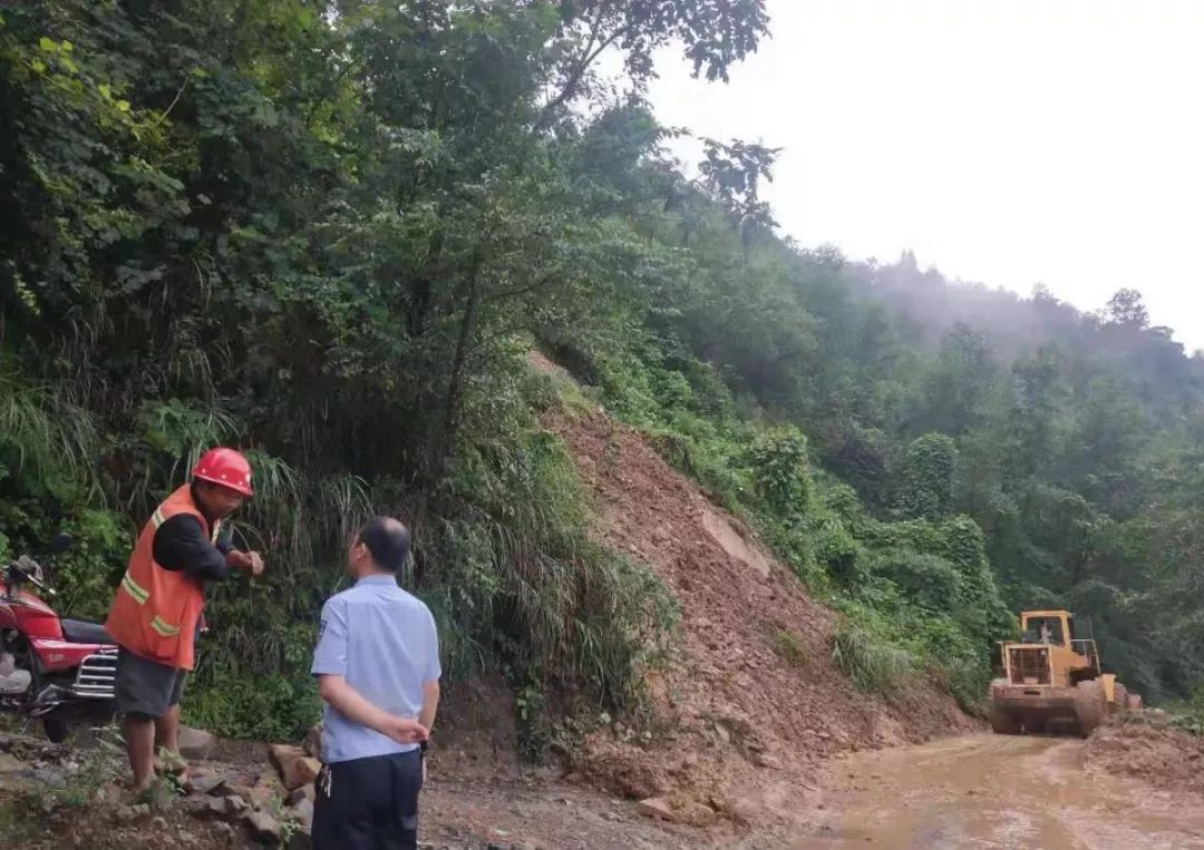 焦点社会| 万源部分道路中断,注意绕行!