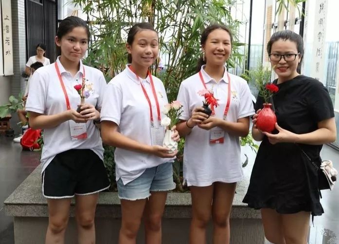中国寻根之旅夏令营四川什邡营的华裔学生多方面学习和了解中国传统