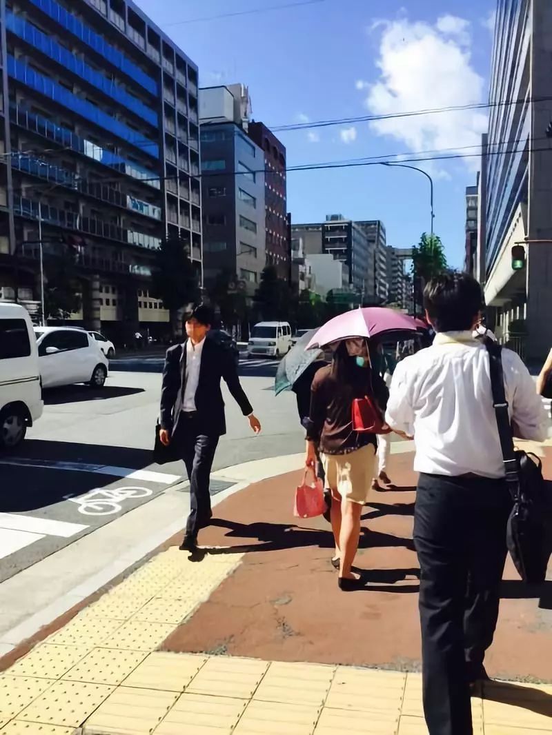 日本女演员提出"反对职场女性穿高跟鞋"话题引发热议,获得网友6.