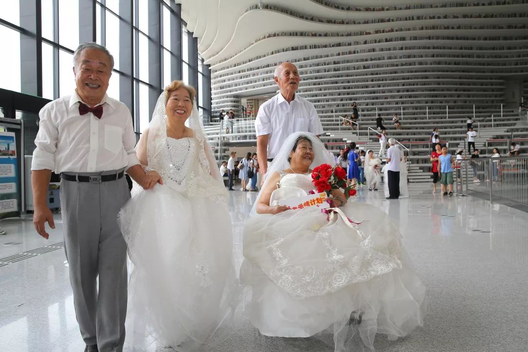 天津中老年婚纱照_天津摩天轮之眼婚纱照(3)