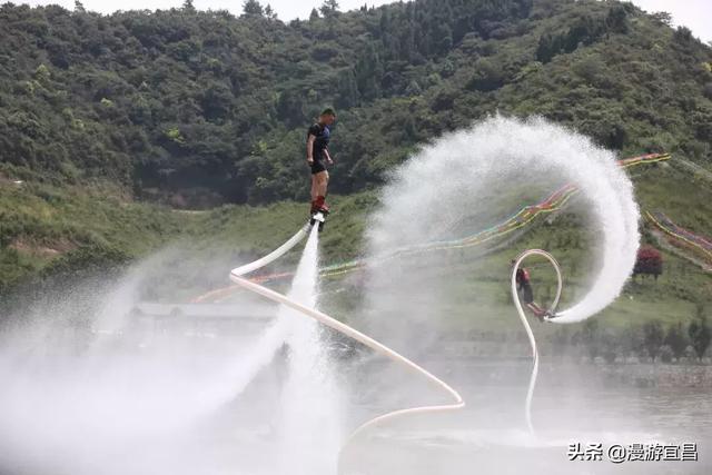 湖北宜昌激爽海啸池炫酷空中飞人三峡龙泉湖夏季水上项目清凉来袭