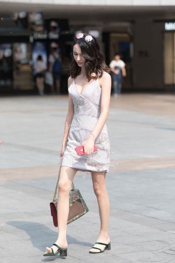 最近比较火的越南小姐姐 c02ca0d4d72847dcb0ac70c7ef01e30a.jpeg