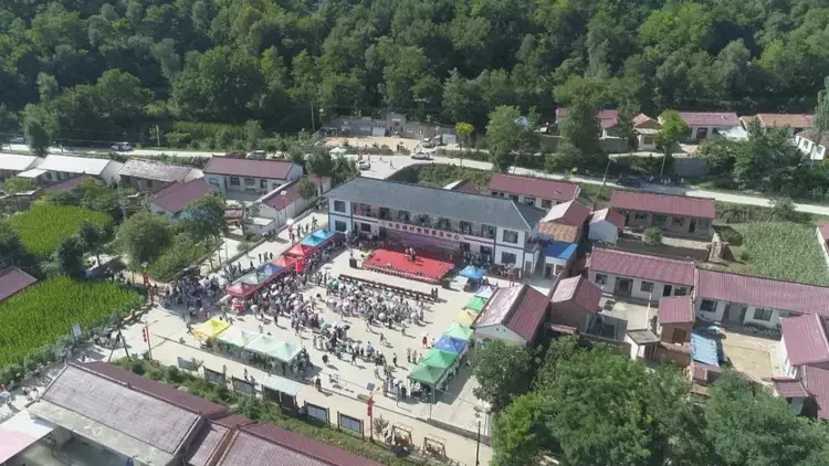 华亭市安口镇朱家坡村首届乡村旅游果蔬采摘节开幕