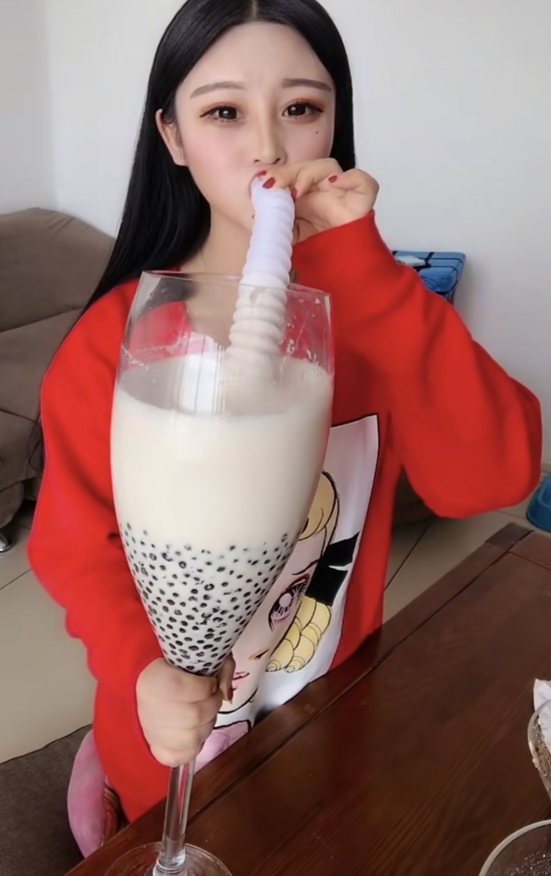 小姐姐直接端上一盆用