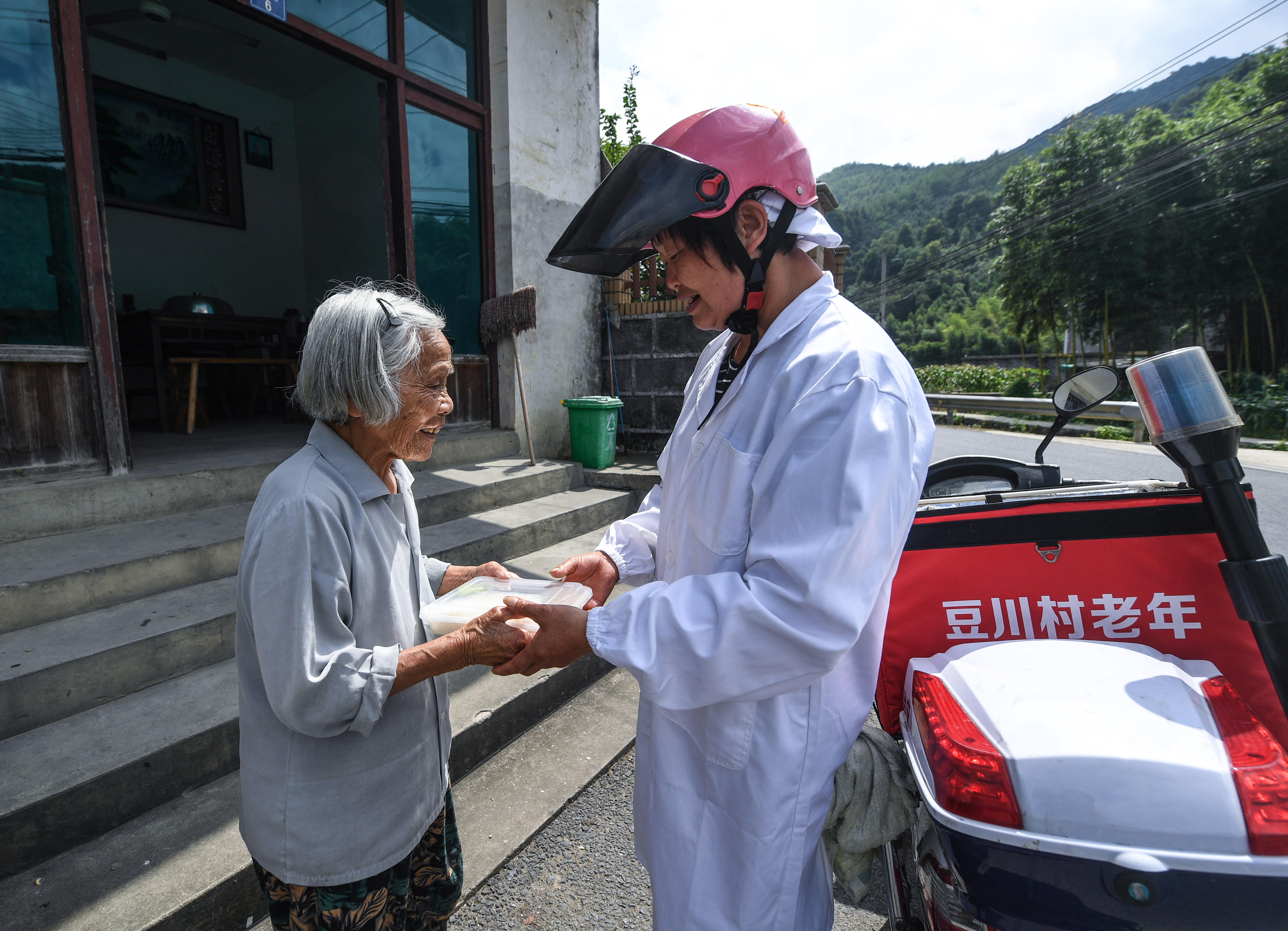 柳州市板桥镇板桥村人口_保山板桥镇板桥街图片(3)