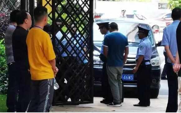 痛心!昆明一妈妈带着5岁女儿从15楼坠亡…… 澳门99真人网址