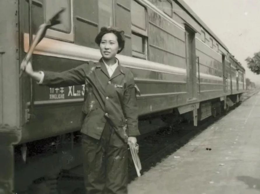 本次巡展从铁路职工提供的老照片中遴选出具有代表性的照片,包括当时