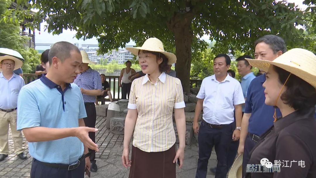 重庆市政府副市长潘毅琴来黔江区调研并巡河