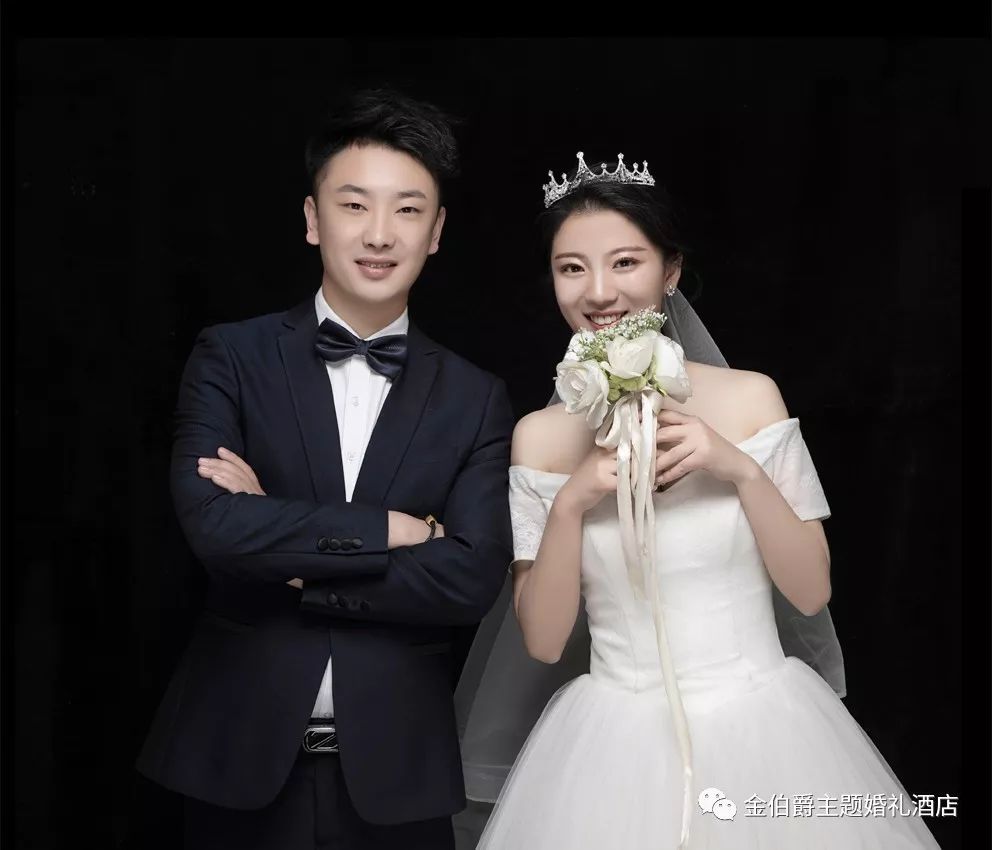 祝福金伯爵十年功勋员工王程新婚快乐