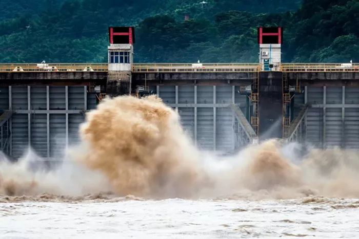沙溪口水电站迎战入汛以来最大洪峰7月30日,大别山发电公司单日发电量