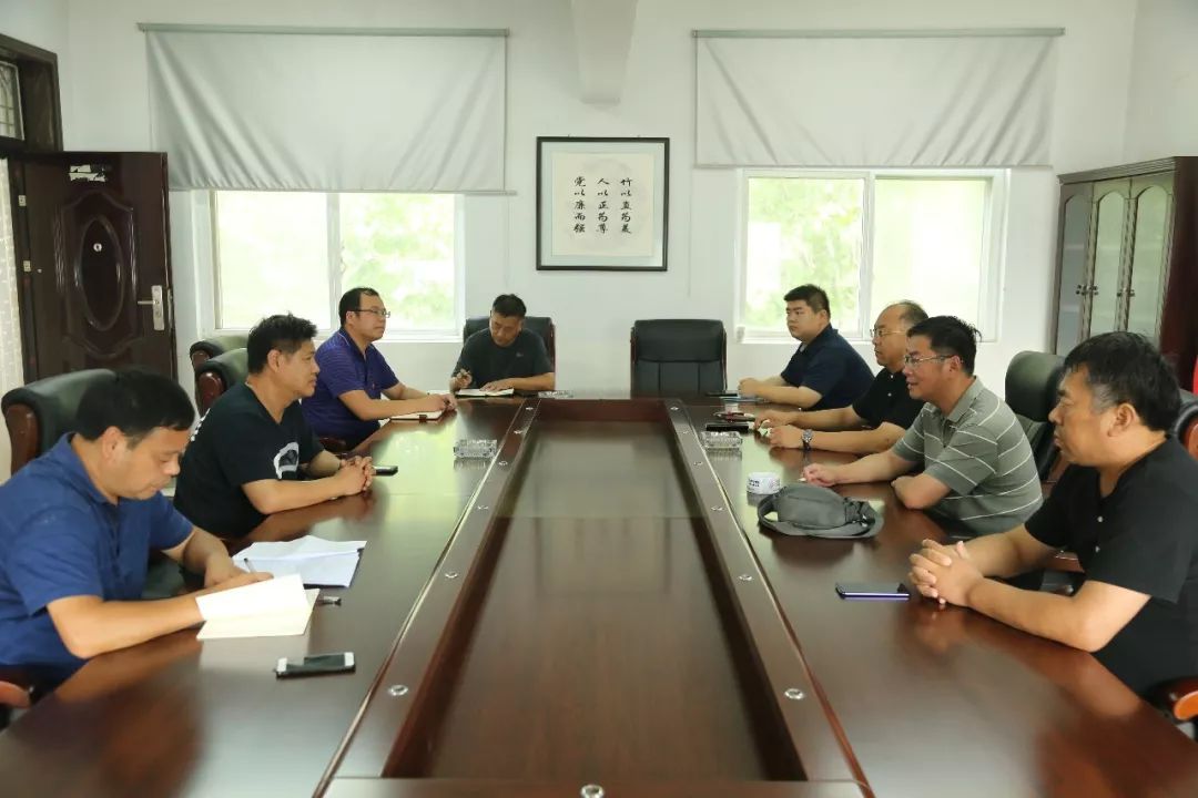 8月8日,区领导徐勇,民政局局长陈伟,残联理事长陈树锦到杏花营农场