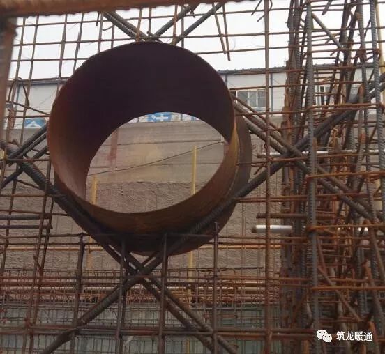 ①人防区通风系统套管加工制作钢板厚度不小于 3mm,套管长度预留比