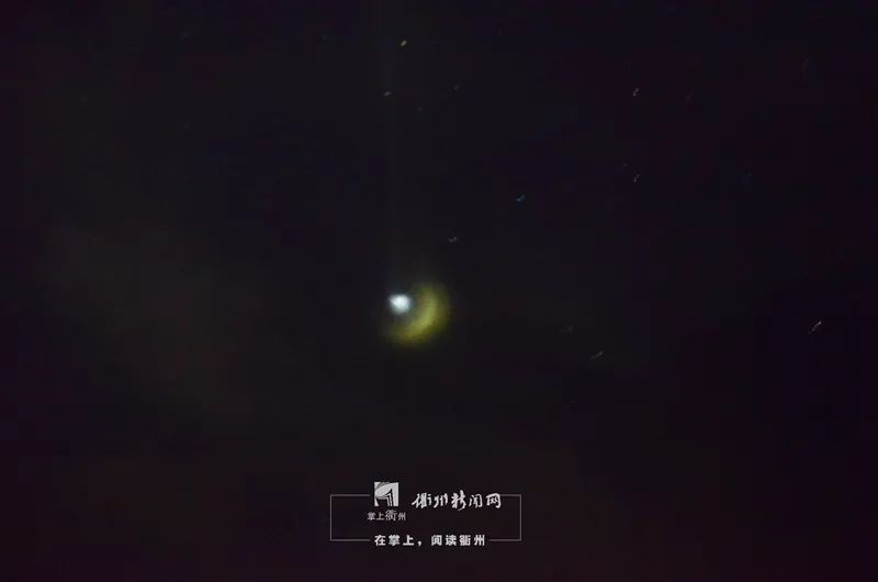 七夕夜 衢州夜空惊现神秘扇形光团 会是外星飞船吗 航迹