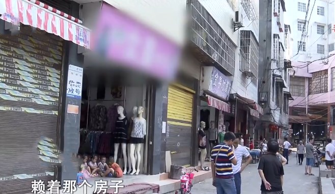 保姆赖在8旬雇主家,砸烂门锁带着家人住下,将老汉赶出门还要钱