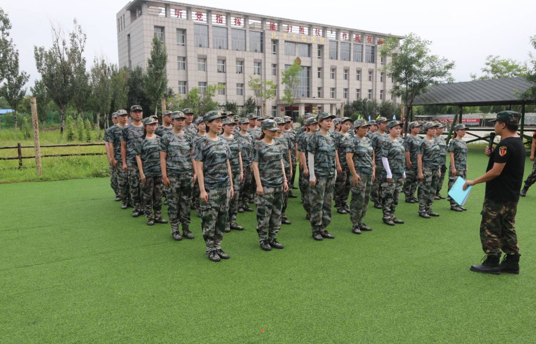 2019年唐山业之峰军事拓展训练:突破舒适,激发潜能,同
