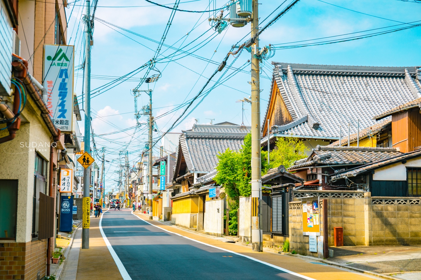 日本经济发达,为何街头都是电线杆?中国游客:穷