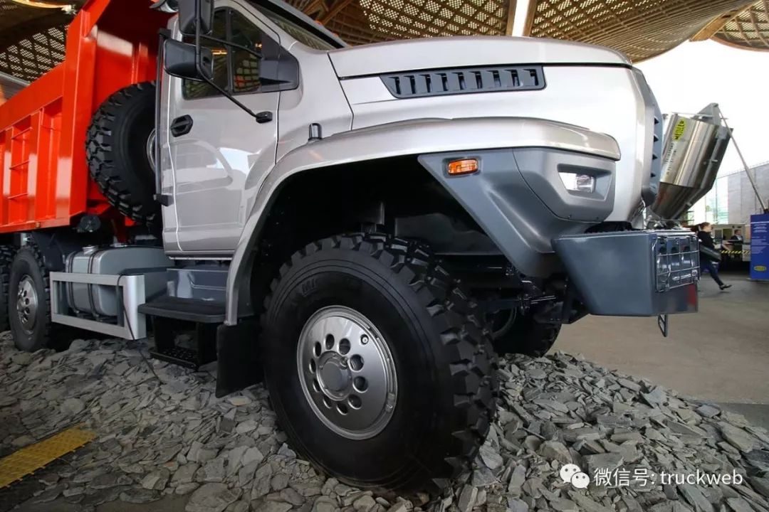 新时代的俄罗斯长头卡车 实拍乌拉尔next 6x6自卸车