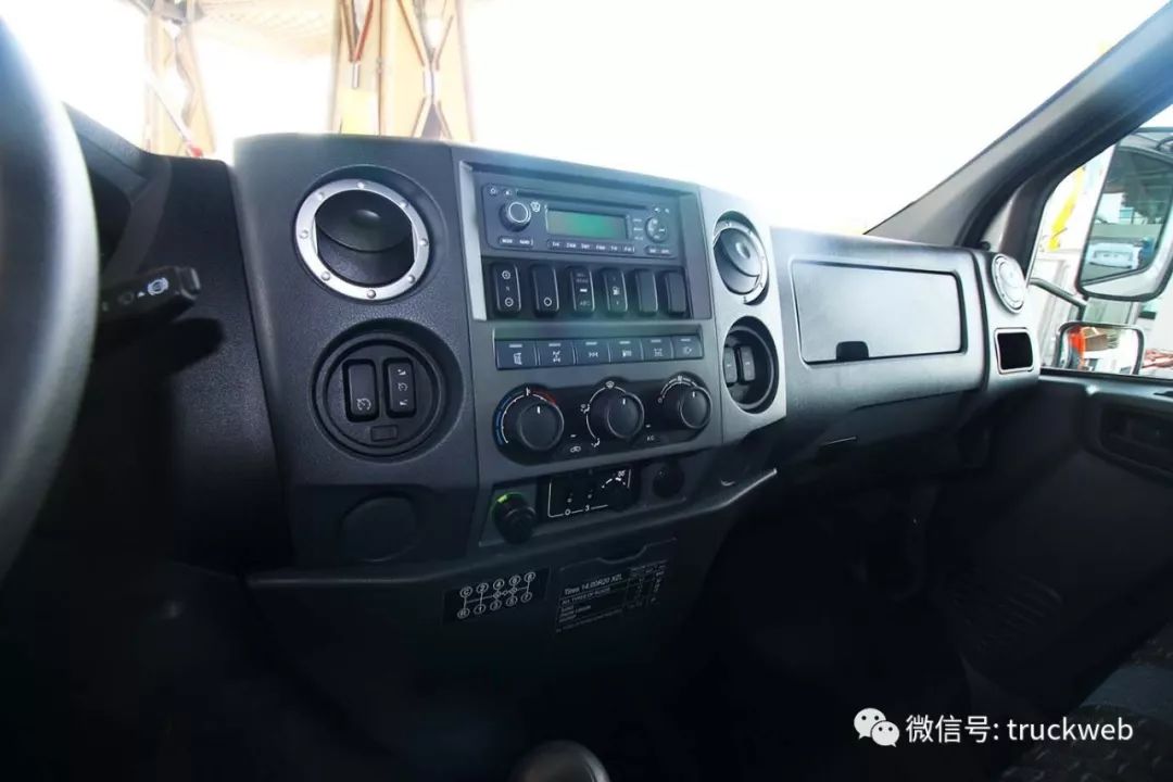 新时代的俄罗斯长头卡车 实拍乌拉尔next 6x6自卸车