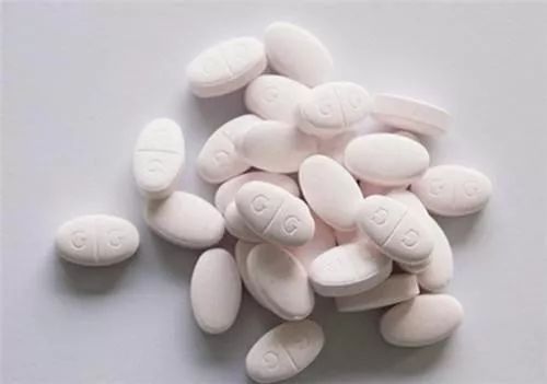 骨质疏松多吃维生素几 2ae2850967ca43f48673eb5b5d9eaee5.jpeg