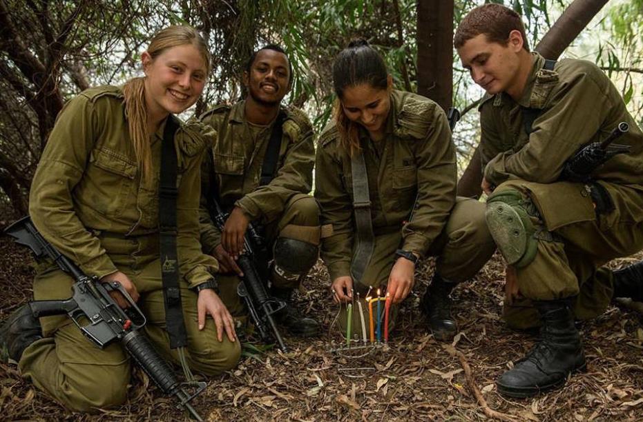 以色列女兵有多强悍,战斗力远超特种兵,连洗澡都要带着枪