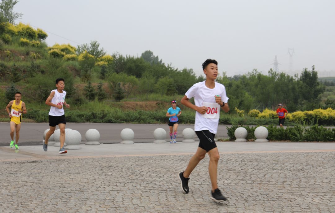 获得男子健身组的第一名,来自我县的姬旭鹏获得男子健身组的第二名