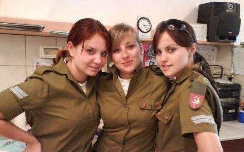 以色列女兵有多强悍,战斗力远超特种兵,连洗澡都要带着枪