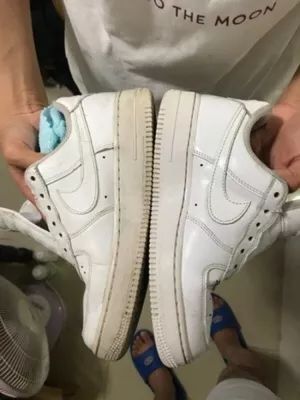 鞋子怎么洗才不会发黄 4ef43fe2fd85441db5496fa1c41eebbf.jpeg