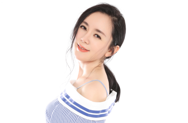 魏新雨发文:《恋人心》原唱,疑似回应网红冯提