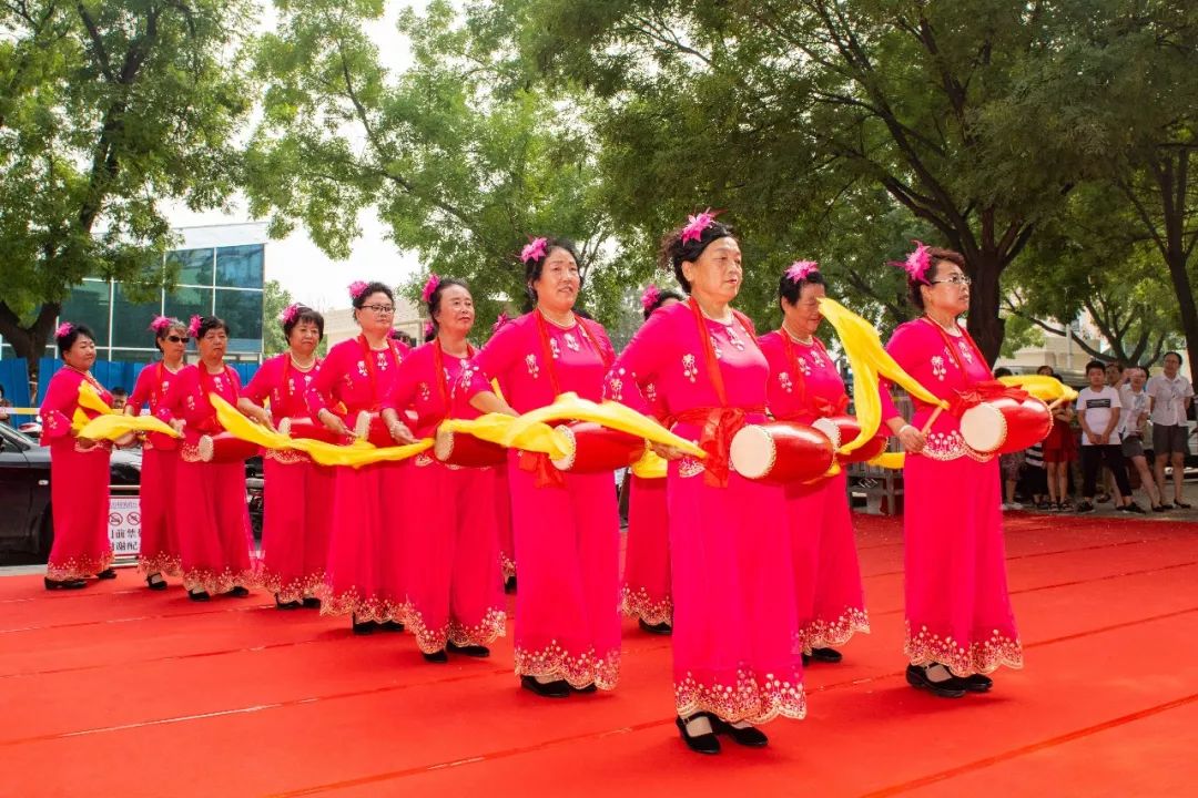 《张灯结彩腰鼓舞《盛世中国年《逛交城》主持人宣布开始行长致辞