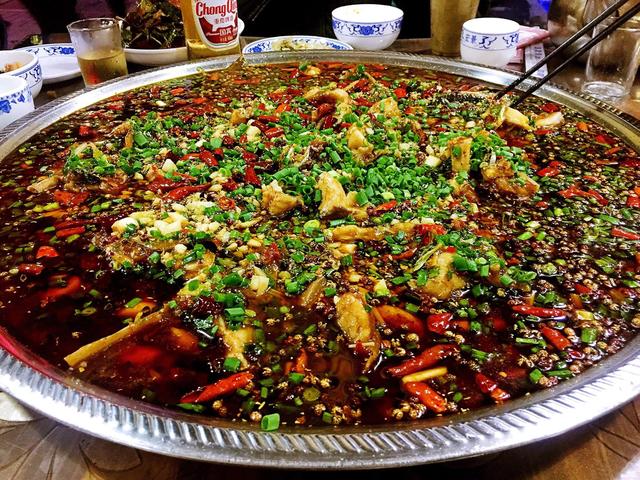 网红城市重庆,轻轨,洪崖洞,磁器口,独有的美食更让人趋之若鹜