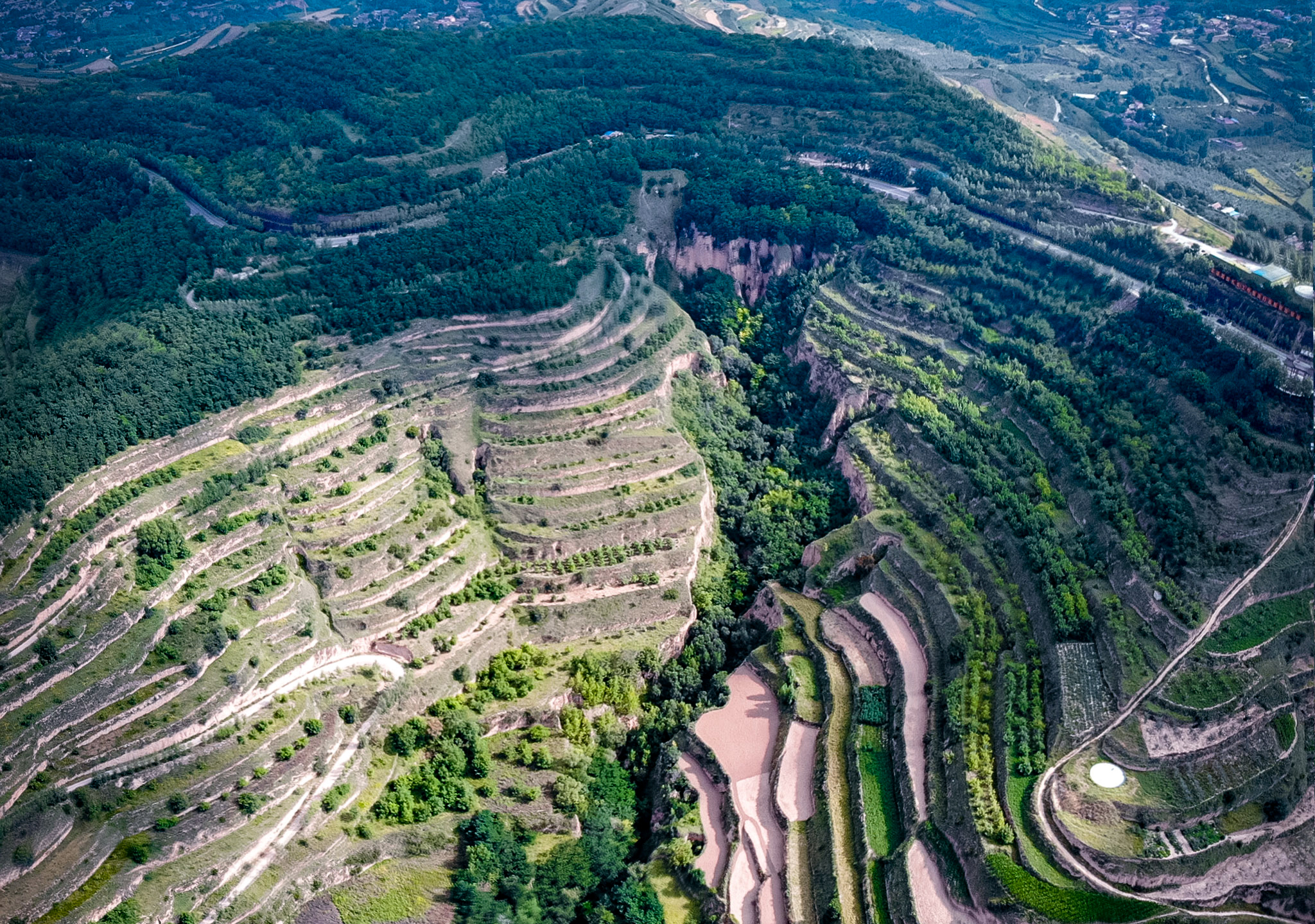 庄山浪水，34年愚公移山出来的风景