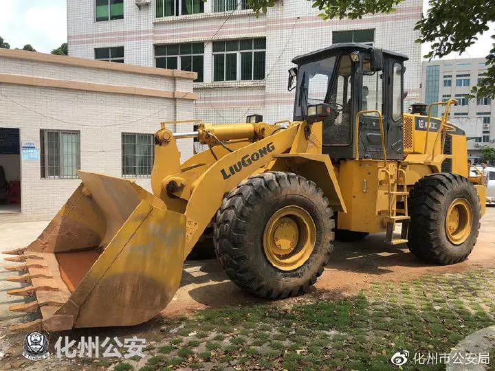 大胆贼佬!化州偷铲车,最后把自己铲进看守所