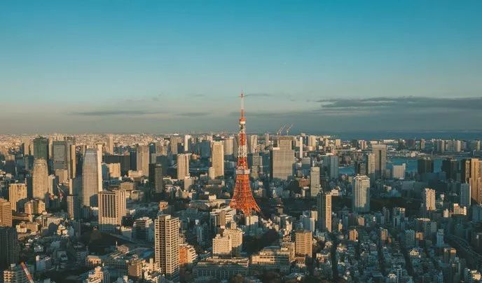 还有时不时的偶像公演 六本木 这是日本东京港区的一个区域 也是驻日