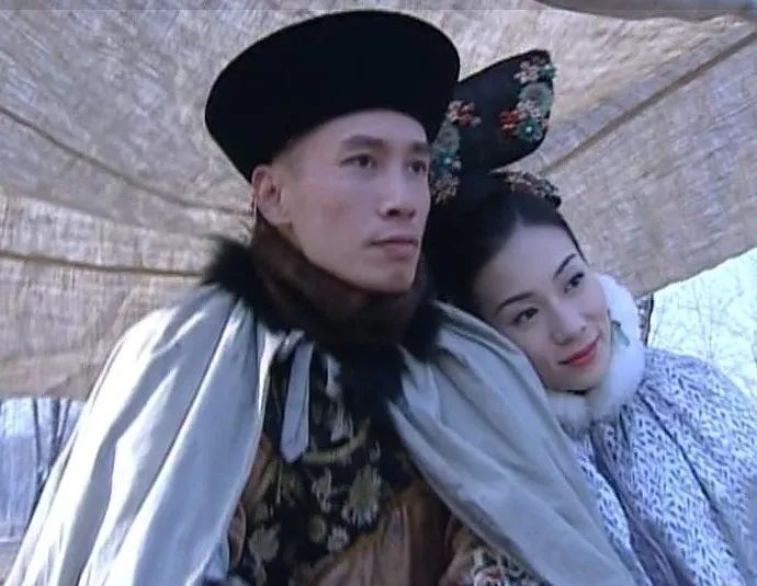 女扮男装进军校,旧瓶装新酒的故事怎样俘获观