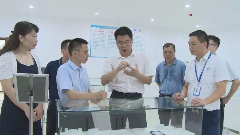 韩旭调研工业项目 慰问一线工人