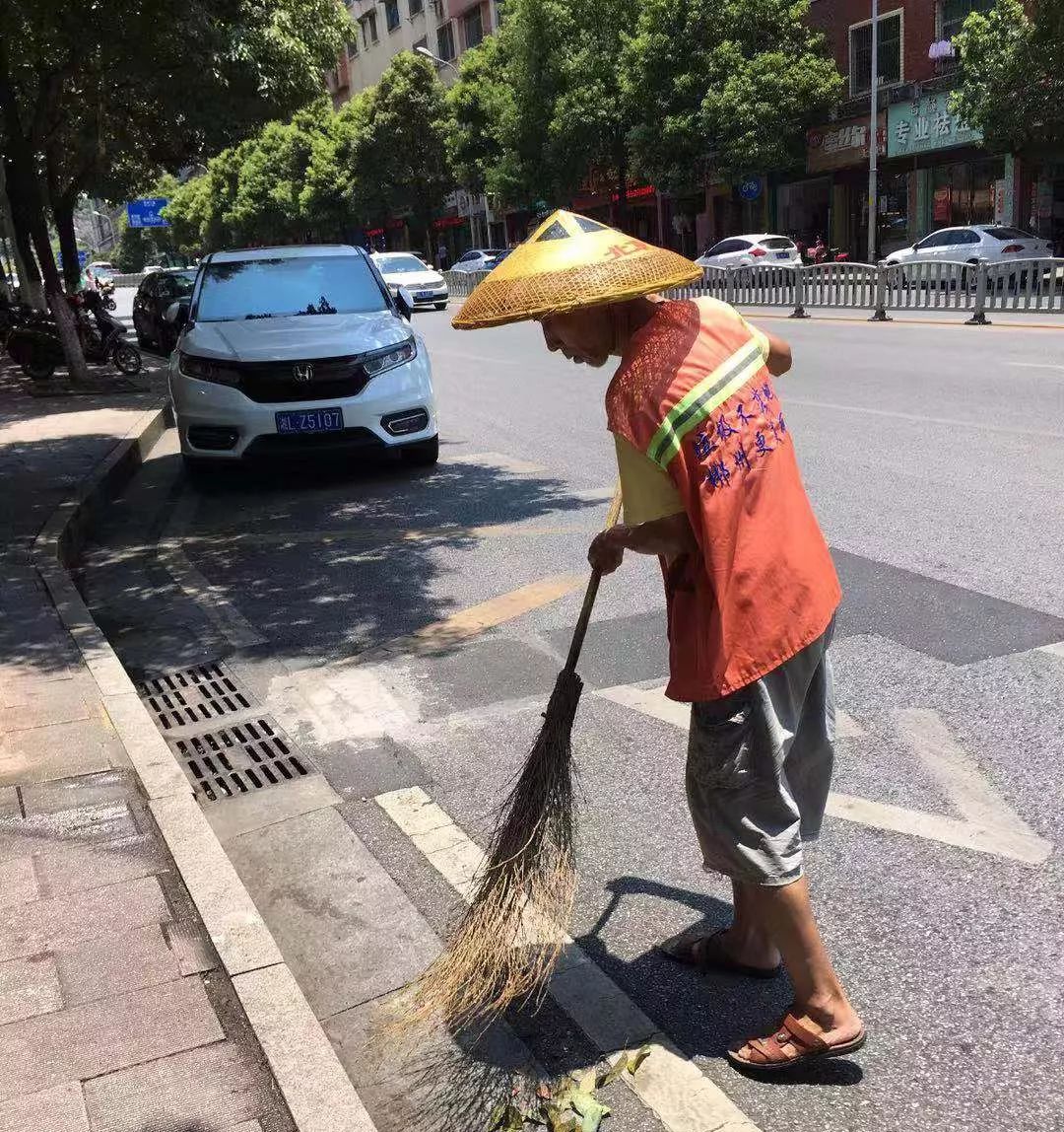 关注环卫工人的夏天60度