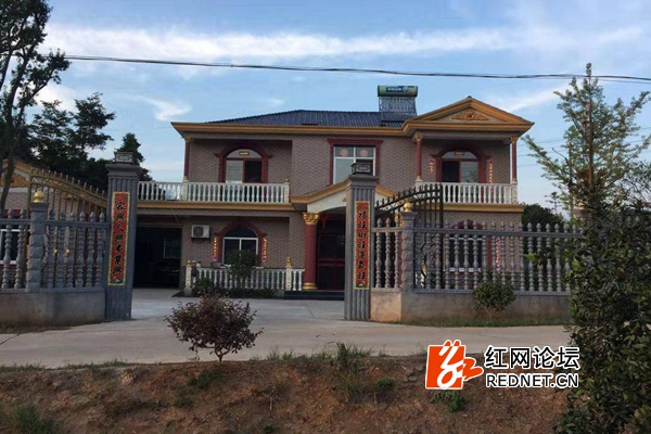 网友供图2017年:二层小楼拆迁,建成大别墅2016年,一条横贯赤山岛的