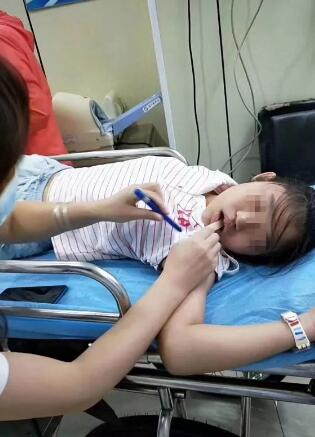 家长找到了今早刷屏的哈尔滨13岁脑出血小女孩姨奶已经赶到医院