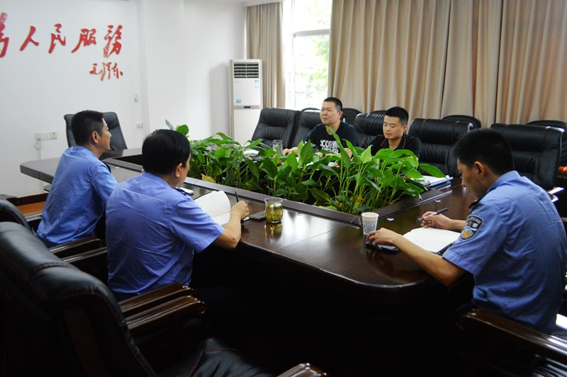 湖南省交警总队督导组一行莅临常德交警直属二大队检查指导工作