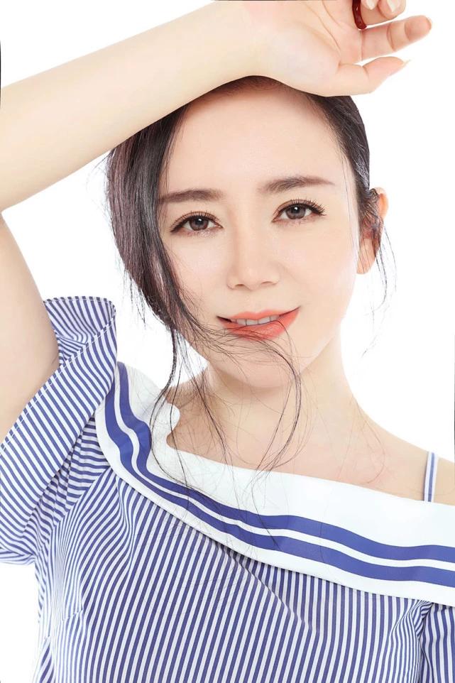 魏新雨发文:《恋人心》原唱,疑似回应网红冯提