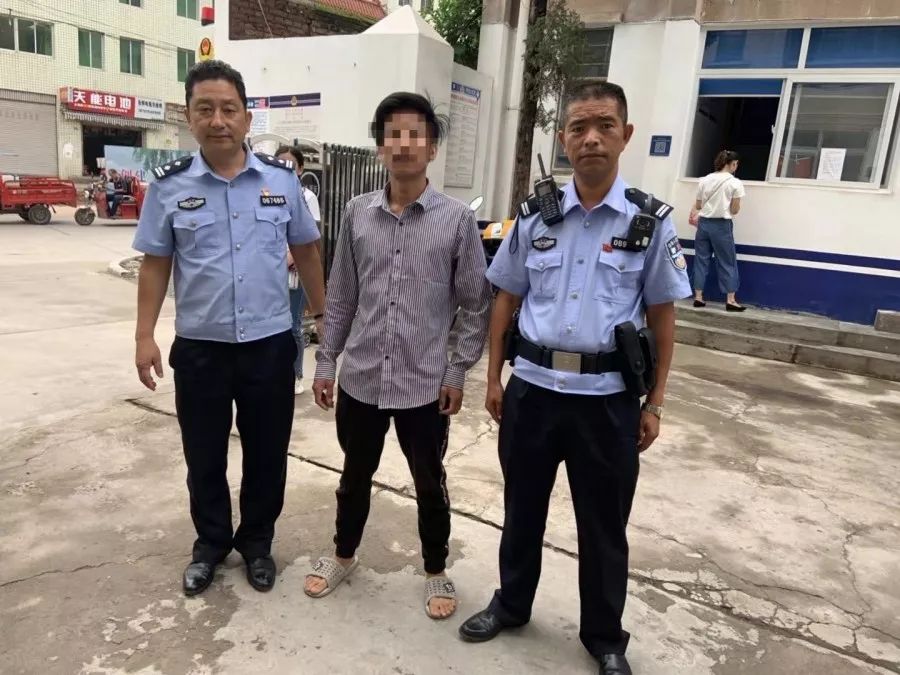 营造追逃行动的浩大声势 行动开始时 西昌公安印制了3000份大幅公告