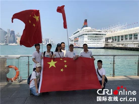 两地本一家,港人中国心!香港市民自发举行"尊重国旗国徽"集会