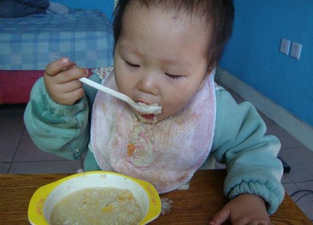                     6岁女娃2年不长个，只因妈妈经常给孩子吃3种饭，家长要注意了